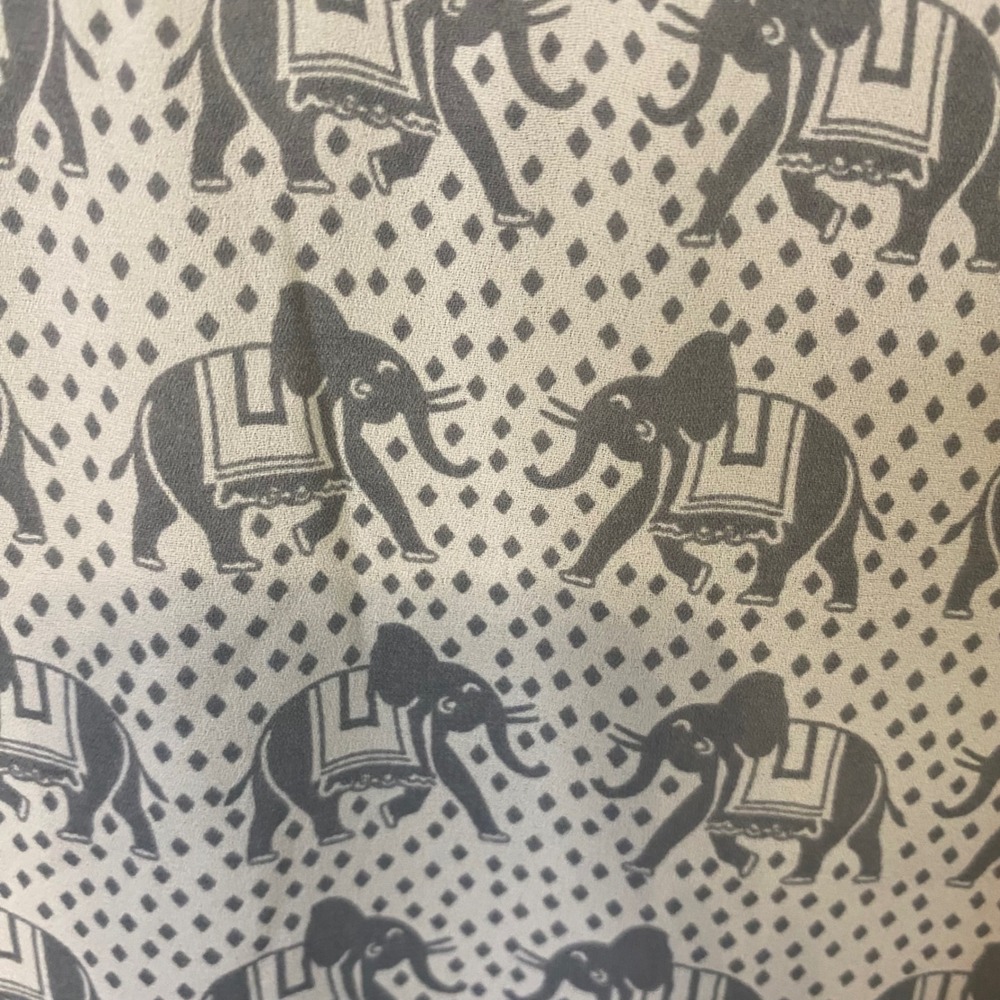 41 Hawthorn Gray White Elephant Print Roll Tab Sleeve Blouse Small - Picture 3 of 5